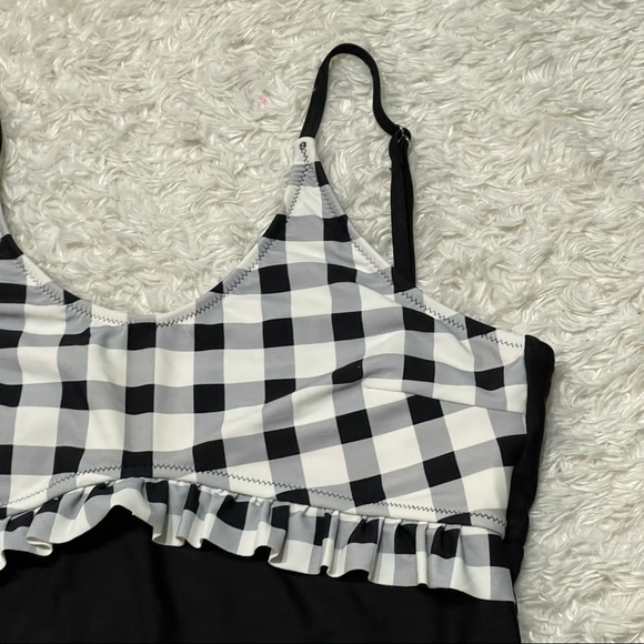 CUPSHE Black and White Gingham Ruffled One-Piece Swimsuit - Picture 4 of 10